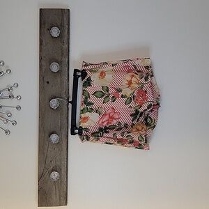 NWOT Haute Monde High Rise Floral Shorts SZ LG